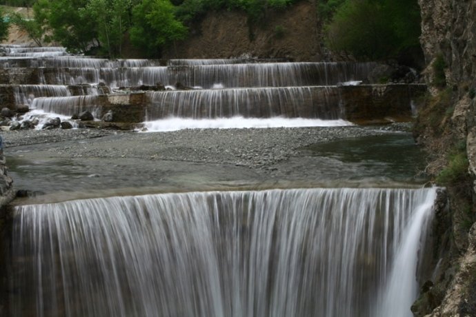 Beautiful waterfalls dot the way to Tianchi lake.JPG-1.jpg.jpg